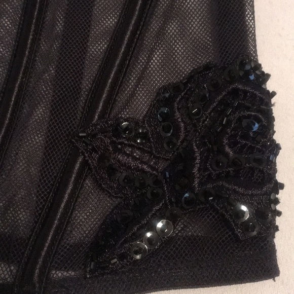 Victoria’s Secret Black Leopard Corset & G-String - Picture 4 of 7